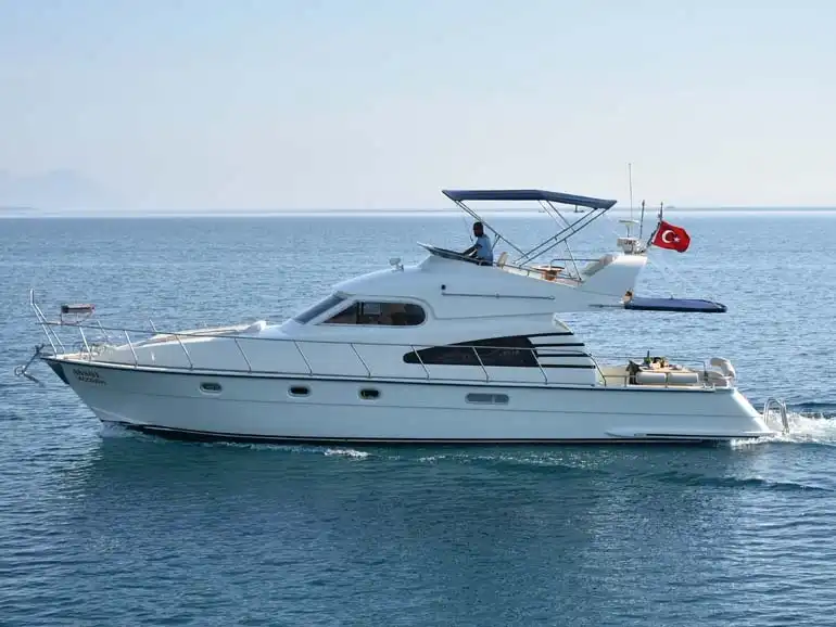 YACHT ASSOL